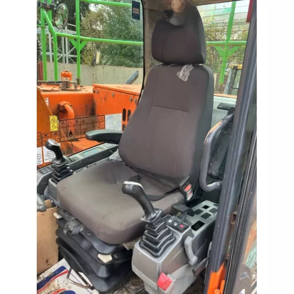 Употребяван верижен багер Doosan DX140 2015, 15300 кг.