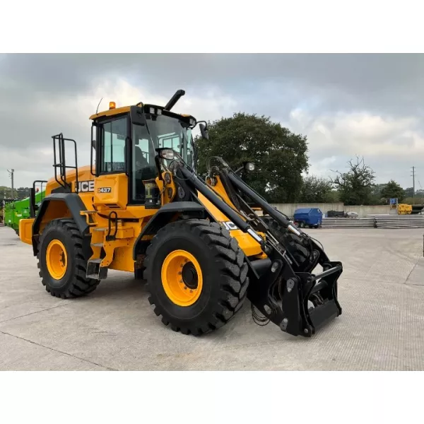 Употребяван челен товарач JCB 437 2018