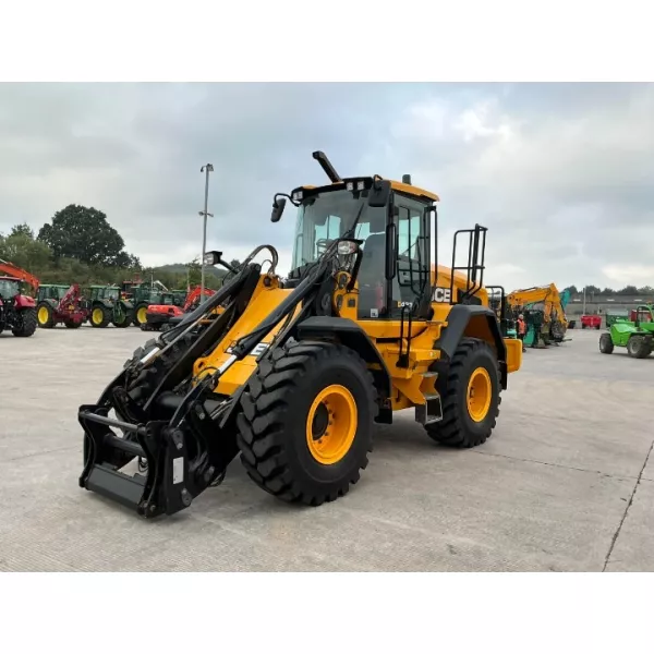 Употребяван челен товарач JCB 437 2018