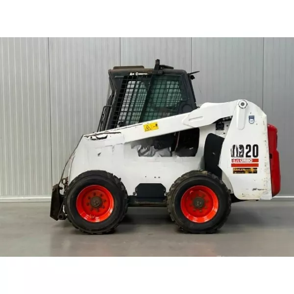 Мини колесен товарач Bobcat  S220 2004