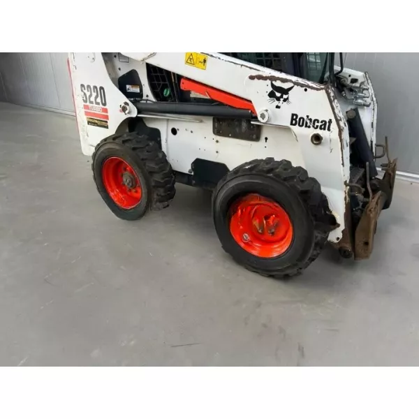 Мини колесен товарач Bobcat  S220 2004