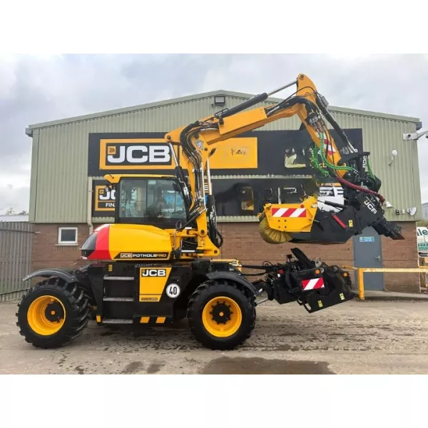 Употребяван колесен багер JCB POTHOLE PRO 110W HYDRADIG 2022