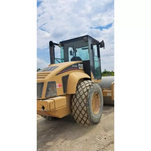 Еднобандажен валяк CAT CS663E 2003