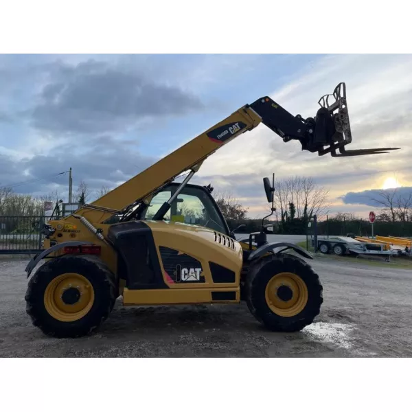 Телескопичен товарач Caterpillar TH408D 2019